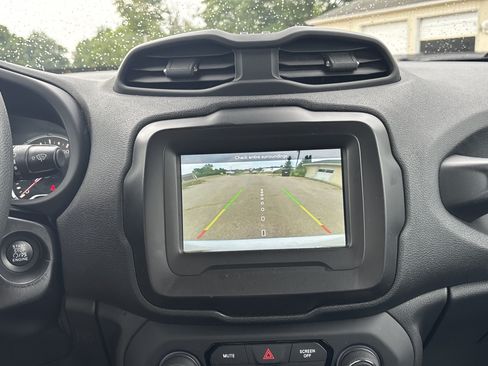 Used 2019 Jeep Renegade Sport w/ UConnect 7.0 Group AWD/4WD image 19