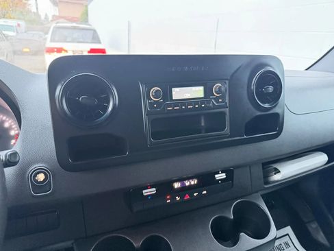 Used 2019 Mercedes-Benz Sprinter 2500 image 11