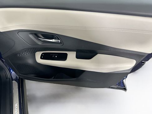 Used 2023 Nissan Ariya FWD image 33