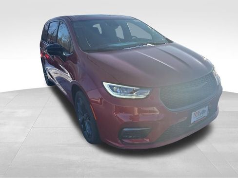 New 2026 Chrysler Pacifica Select image 8