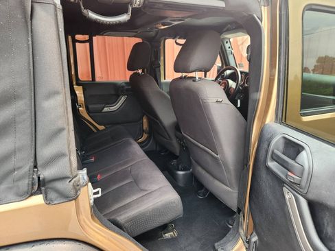 Used 2015 Jeep Wrangler Unlimited Sport w/ Quick Order Package 24S AWD/4WD image 24