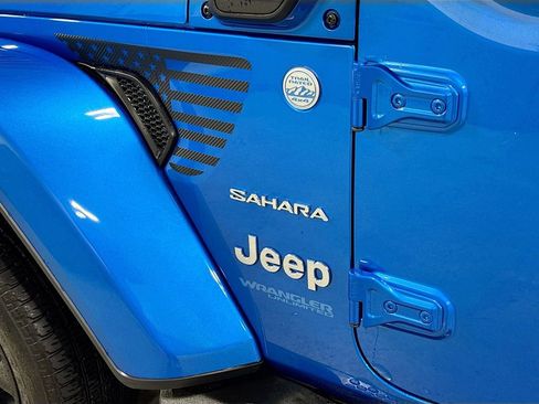 Used 2022 Jeep Wrangler Unlimited Sahara AWD/4WD image 11