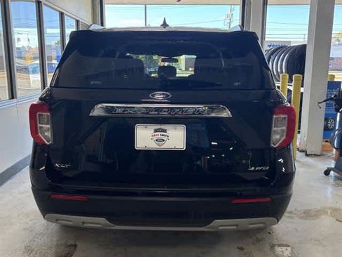 Used 2022 Ford Explorer XLT w/ Equipment Group 202A image 5