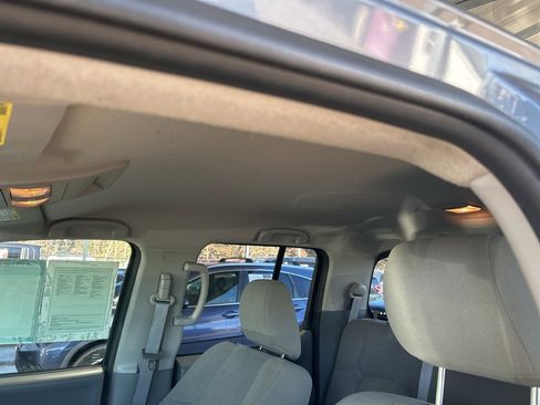 Used 2018 Nissan Frontier SV image 8