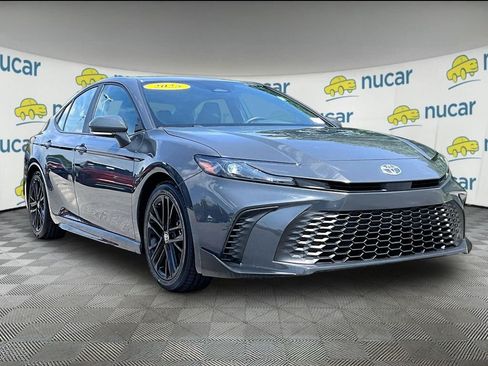 Used 2025 Toyota Camry SE FWD image 1
