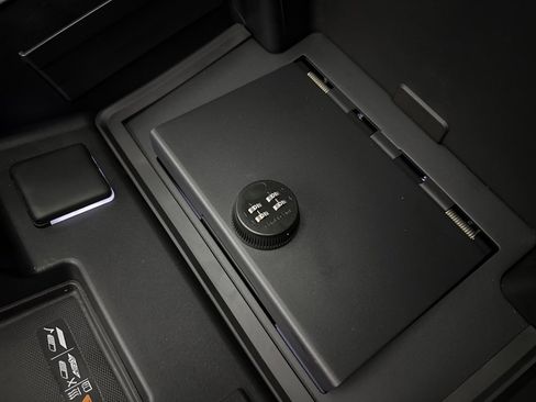 Used 2024 GMC Sierra 2500 AT4X image 57