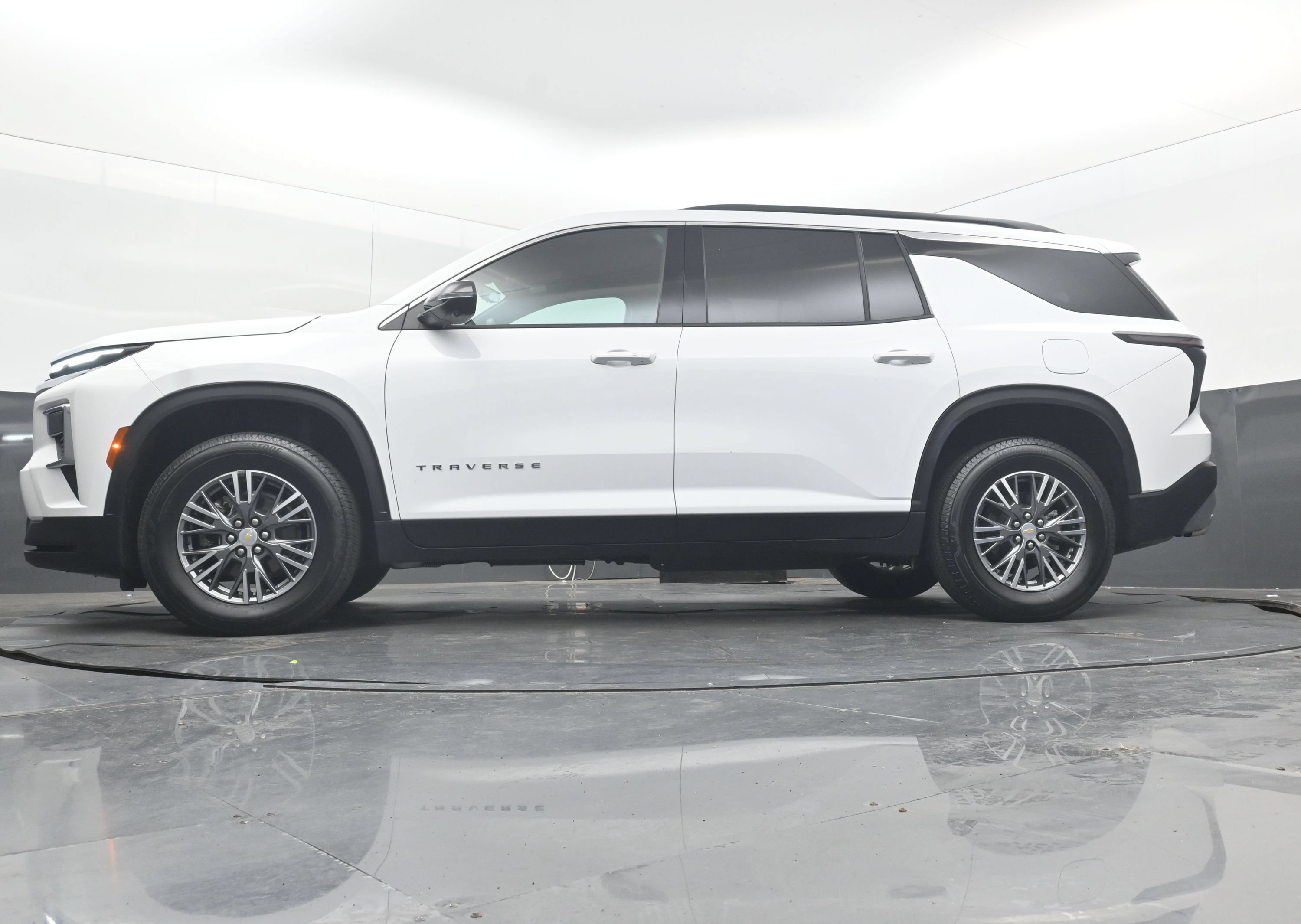 Certified 2026 Chevrolet Traverse LT w/ Driver Confidence Package FWD image 26