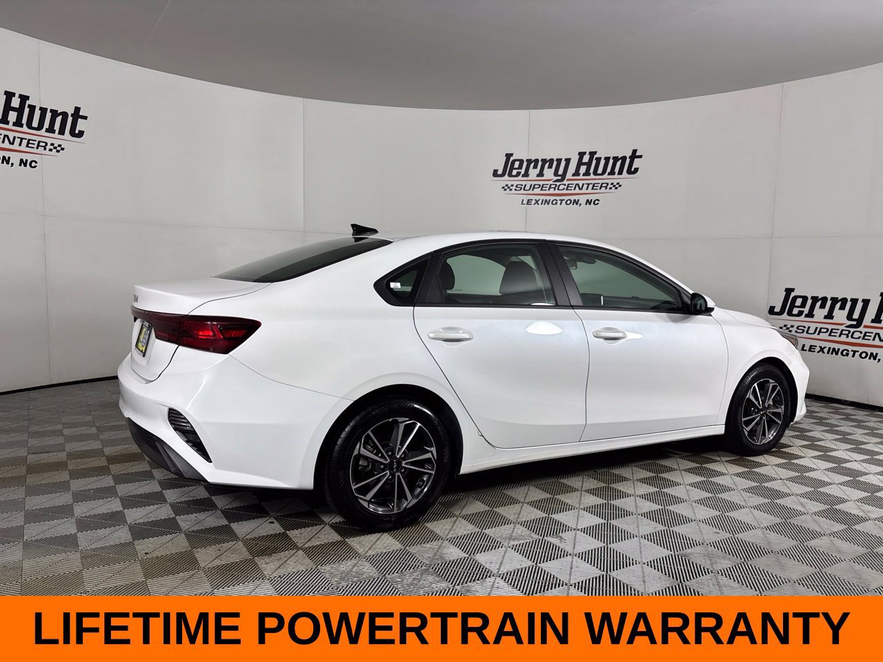 Used 2024 Kia Forte LXS FWD image 6