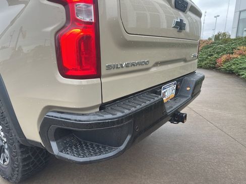 Used 2022 Chevrolet Silverado 1500 ZR2 w/ Technology Package image 17