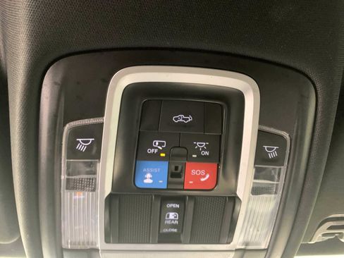 Used 2025 RAM 1500 Laramie AWD/4WD image 7