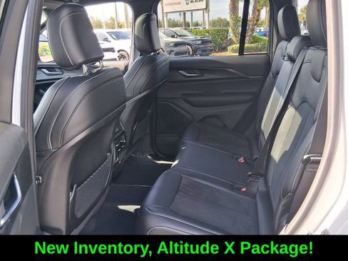 Certified 2025 Jeep Grand Cherokee Altitude AWD/4WD image 11