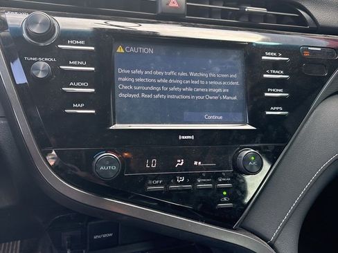 Used 2020 Toyota Camry SE FWD image 6
