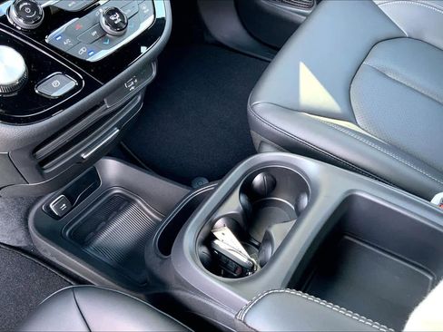 New 2026 Chrysler Pacifica Select image 5