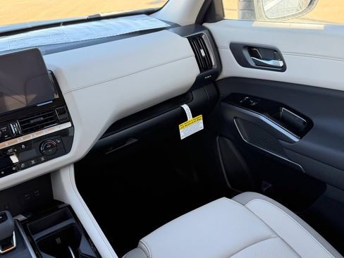 New 2026 Nissan Pathfinder SL FWD image 11