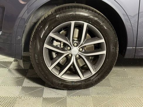 Used 2025 Land Rover Discovery Sport S image 13