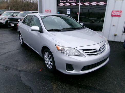 Used 2013 Toyota Corolla LE image 1
