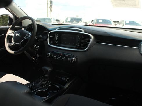 Used 2019 Kia Sorento L FWD image 22