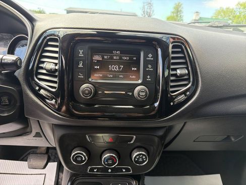 Used 2018 Jeep Compass Latitude AWD/4WD image 11