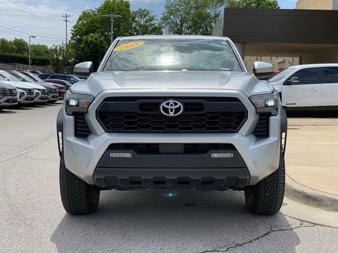 Used 2025 Toyota Tacoma TRD Off-Road AWD/4WD image 2
