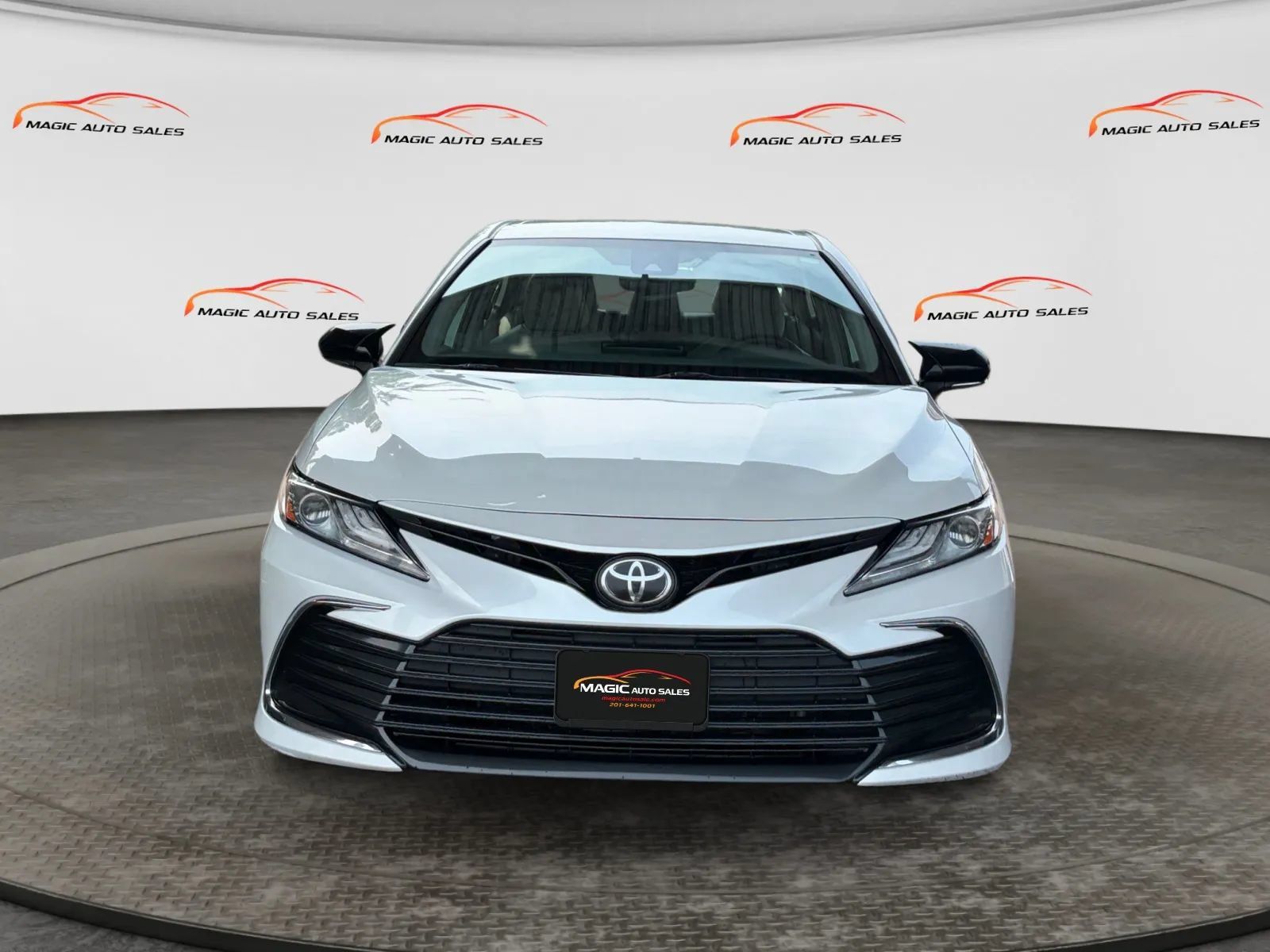 Used 2021 Toyota Camry XLE AWD/4WD image 3