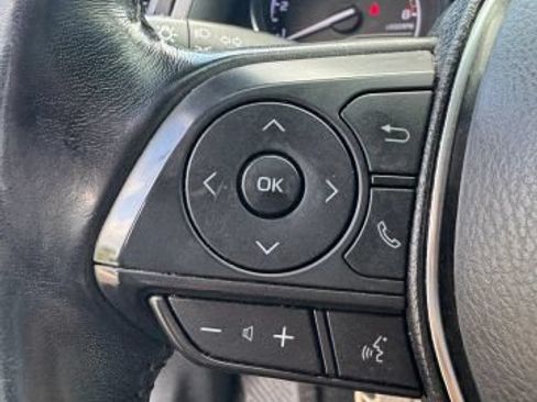 Used 2019 Toyota Camry SE FWD image 11