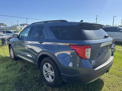 Used 2021 Ford Explorer XLT w/ Equipment Group 202A AWD/4WD image 17