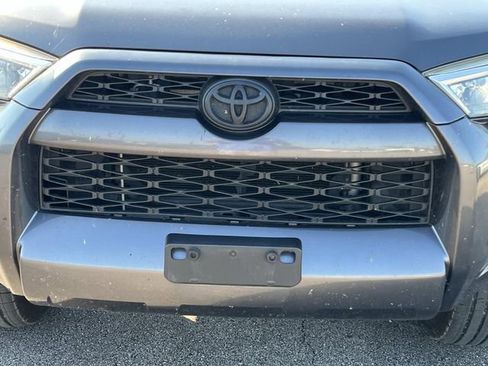 Used 2016 Toyota 4Runner SR5 AWD/4WD image 10