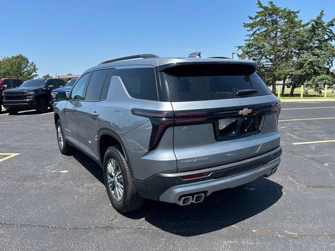 Used 2026 Chevrolet Traverse LT w/ Driver Confidence Package FWD image 9