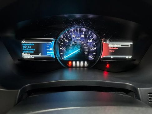 Used 2019 Ford Explorer XLT w/ Equipment Group 202A AWD/4WD image 18
