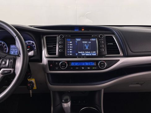 Used 2016 Toyota Highlander Plus AWD/4WD image 15