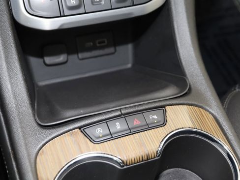 Used 2023 GMC Acadia SLE w/ Driver Convenience Package image 28