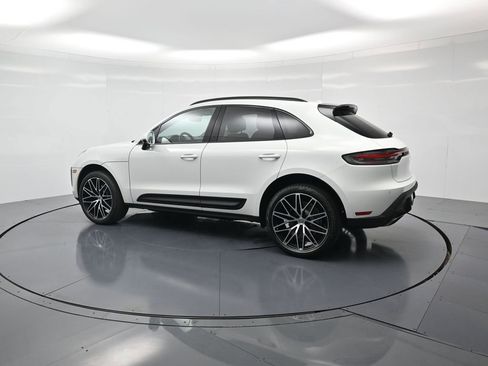 Certified 2026 Porsche Macan AWD/4WD image 3