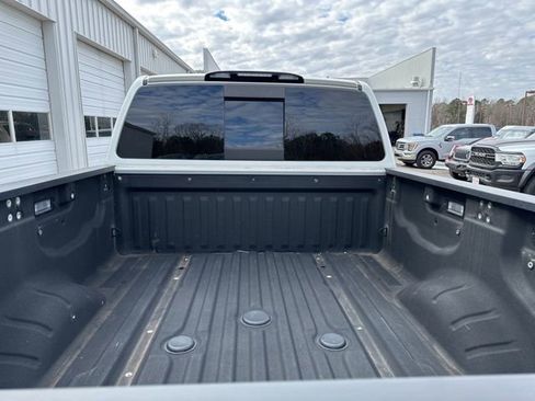 Used 2019 Nissan Titan PRO-4X w/ Pro-4x Convenience Package image 9