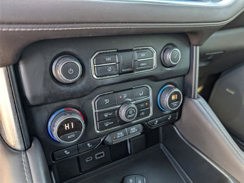 Used 2021 Chevrolet Tahoe Z71 w/ Rear Media and Nav Package image 19