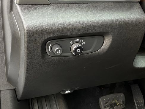 Used 2023 Chevrolet Traverse LT image 13