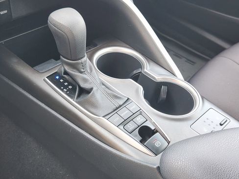 Used 2021 Toyota Camry LE w/ Cold Weather Package FWD image 19