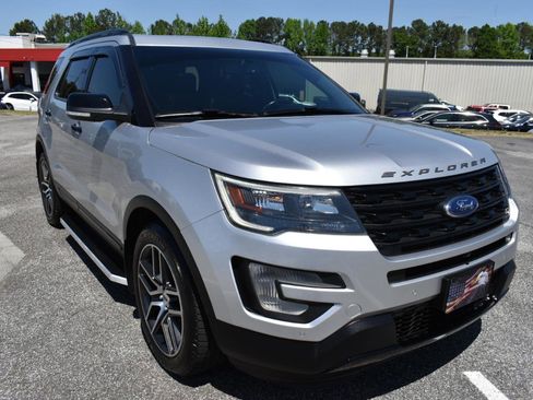 Used 2017 Ford Explorer Sport w/ Equipment Group 401A image 4