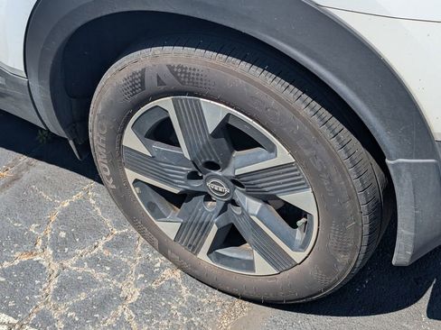 Used 2025 Nissan Kicks SV image 10