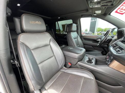 Used 2023 Chevrolet Tahoe High Country w/ Premium Package 2 AWD/4WD image 32