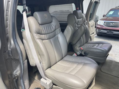 Used 2007 GMC Savana 1500 AWD w/ Preferred Equipment Group image 16