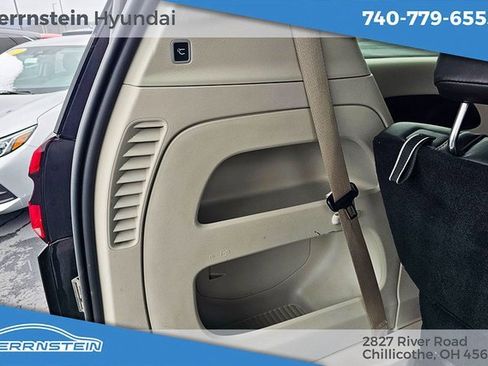 Used 2023 Chrysler Pacifica Touring-L image 31