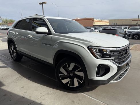 Used 2024 Volkswagen Atlas Cross Sport SE w/ Panoramic Sunroof Package image 6