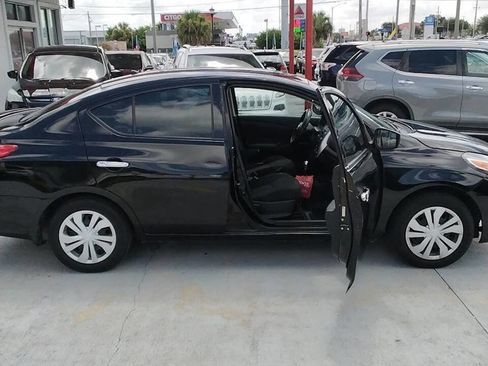 Used 2017 Nissan Versa SV image 10
