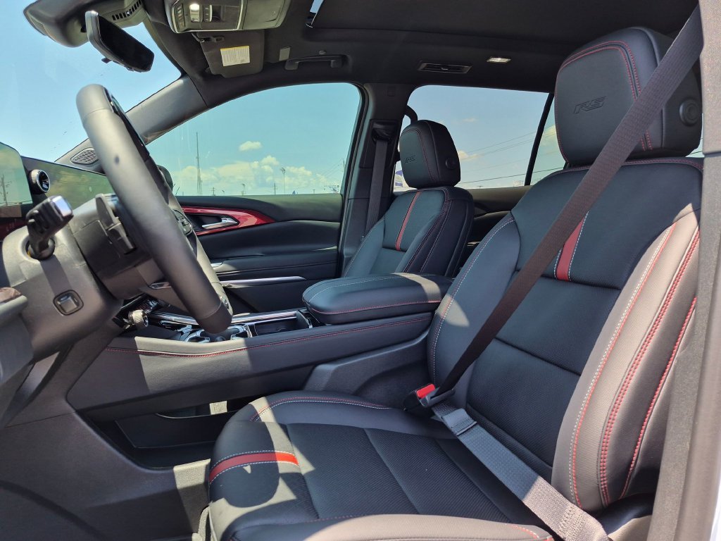 New 2026 Chevrolet Traverse RS w/ LPO, Floor Liner Package FWD image 15