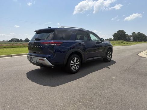 Used 2025 Nissan Pathfinder SL AWD/4WD image 6