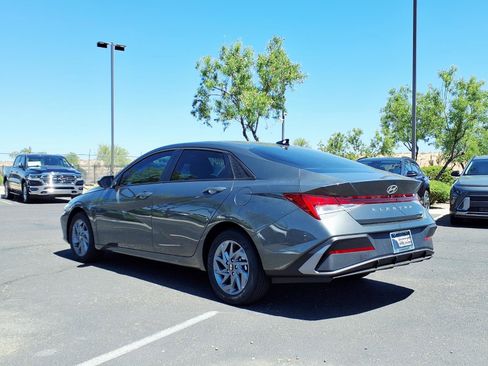 New 2026 Hyundai Elantra Hybrid FWD image 4