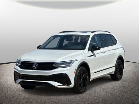 Used 2023 Volkswagen Tiguan SE R-Line image 1