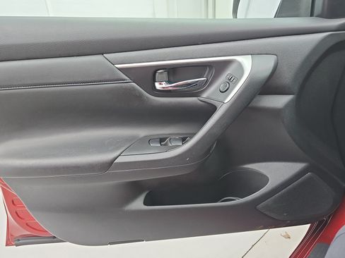 Used 2016 Nissan Altima 2.5 SR w/ Interior Lighting Package FWD image 25