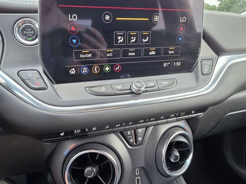 Used 2025 Chevrolet Blazer LT FWD image 18