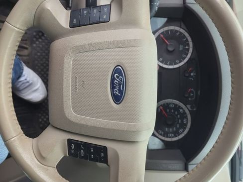Used 2012 Ford Escape XLT AWD/4WD image 9
